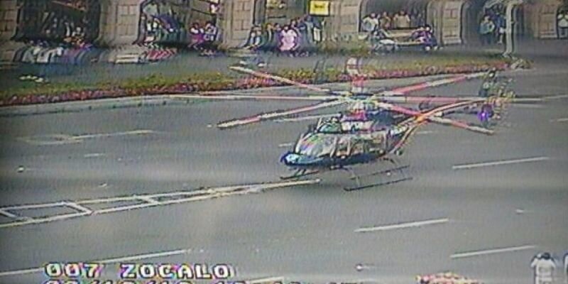 Helicóptero Aterriza de Emergencia en el Zócalo Capitalino