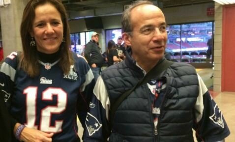 Pide Calderón Encarcelar a Periodista que Robó Jersey de Tom Brady Pide Calderón Encarcelar a Periodista que Robó Jersey de Tom Brady
