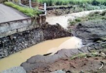 Lluvia Dejan Inundaciones y Caída de Puente en Michoacán