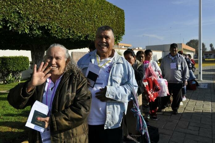 Palomas Mensajeras Reúne a Madre e Hija que Tenían 40 Años sin Verse Palomas Mensajeras Reúne a Madre e Hija que Tenían 40 Años sin Verse