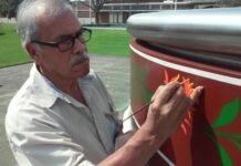 Las Manos Prodigiosas del Maestro Héctor Zarco, el Artista Popular Detrás del Récord Guinness de Uruapan.