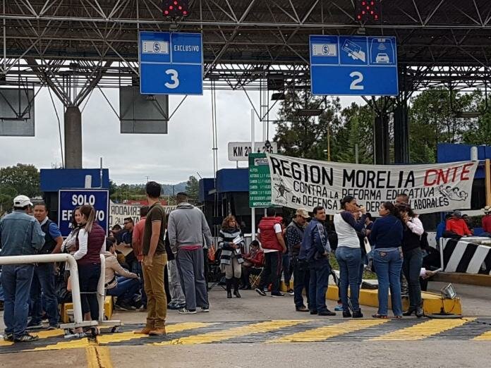 CNTE Toma Casetas; Acapara al Menos 6 Puntos en Michoacán CNTE Toma Casetas; Acapara al Menos 6 Puntos en Michoacán