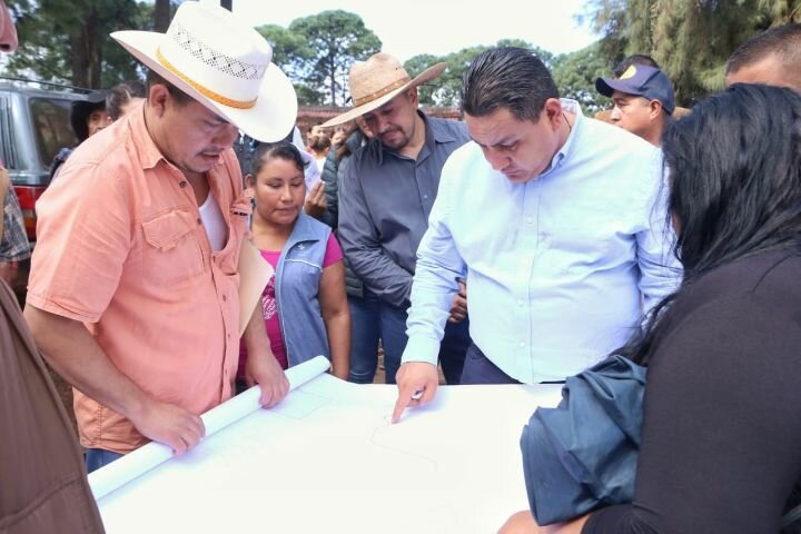 Víctor Manríquez y Capasu Dotan de Agua Potable a Caltzontzin con Obra de 4.5 MDP Víctor Manríquez y Capasu Dotan de Agua Potable a Caltzontzin con Obra de 4.5 MDP