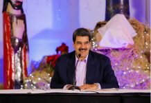 Maduro Enciende la Navidad, Pero Venezolanos Sufren por luz