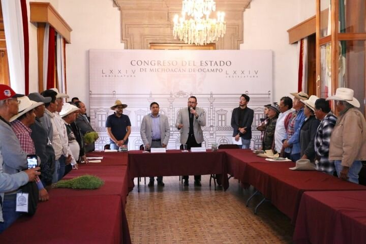 Humberto González Recibe a Productores de Lenteja Humberto González Recibe a Productores de Lenteja