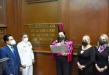 Devela Congreso Leyenda Conmemorativa