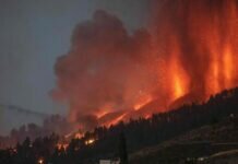 Lava del Volcán Cumbre Vieja Sepultará Infraestructuras y Creará Lluvia Ácida al Caer al mar