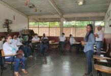 Fanny Arreola Apoya Escuelas en Apatzingán