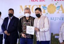 Gobernador Entregó a Nacho Campos Apoyo Para Festival de Velas