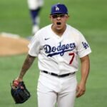 Julio Urías Supera a Valenzuela en Ponches Durante Postemporada