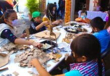 Niños y Jóvenes Participan en Talleres de Elaboración de Artesanías de Día de Muertos