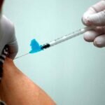 Vacunas Inducen Menos Anticuerpos Neutralizantes Contra la Ómicron, Según Estudio