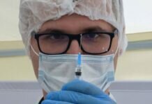 Vacunas de Refuerzo Pierden Eficacia Ante Ómicron, Según Estudio