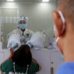 Ómicron Dispara los Casos Globales de Covid-19 un 11 %, Pero las Muertes Descienden
