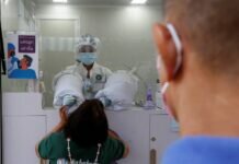 Ómicron Dispara los Casos Globales de Covid-19 un 11 %, Pero las Muertes Descienden