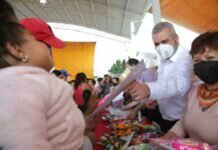 Acompaña Bedolla Entrega de Juguetes en Tarímbaro