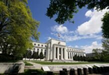Peso rompe nuevo récord y alcanza su mejor nivel desde 2016