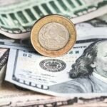 AMLO dice que México y el peso pueden resistir un poco más por el «lunes negro» en los mercados